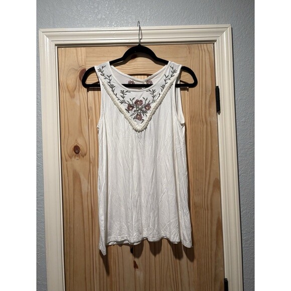 POL Sleeveless Top Womens Small Ivory Embroidered Floral Pearl Trim Romantic NWT - Picture 1 of 4